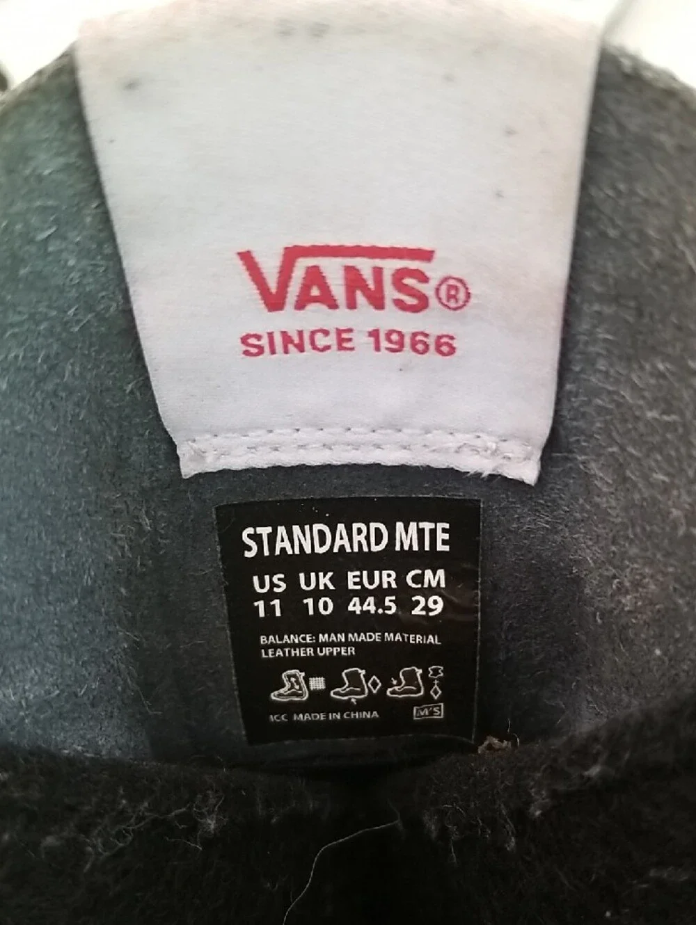 Vans Men's 11 Rare Standard Mid Waterproof Fleece Lined Boots 22